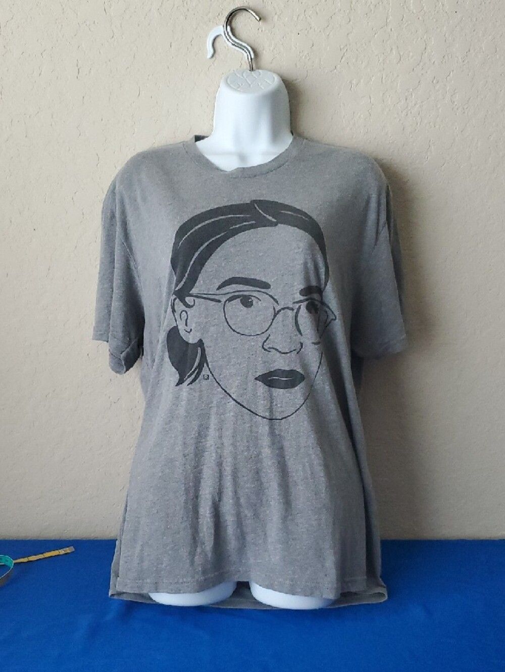 RAYGUN Alexandria Ocasio-Cortez AOC Graphic T-Shirt Gray Union Printed Large